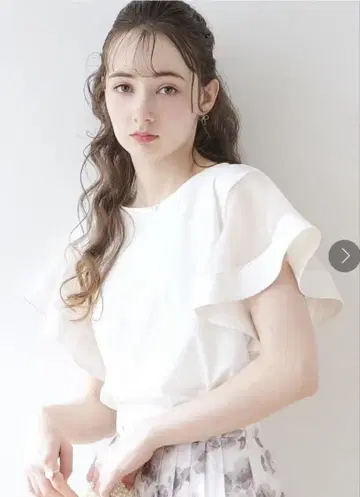 쿠튀르 브로치 소매 시어 플레어 디자인 상의 화이트 L