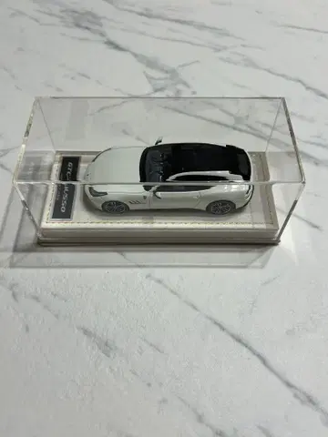 페라리 미니카 GTC4LUSSO