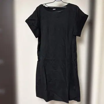 마가렛호웰 린넨 반팔 무릎 기장 원피스 블랙 무지