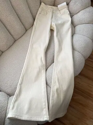 화이트 부츠 컷 데님