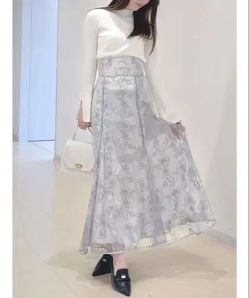MERCURYDUO 라인 플라워 백 레이스업 자수 스커트