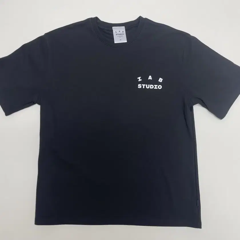 Tシャツ・カットソー IAB Studio Basic T-Shirt Black White 아이앱 스튜디오 베이직 티셔츠 블랙 화이트 - 25SS IS-BT-BW