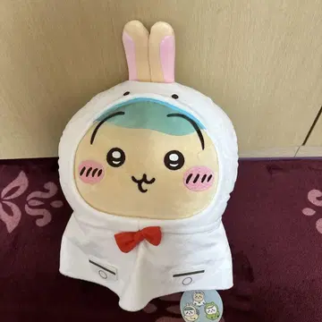 토끼 귀가 달린 봉제 인형