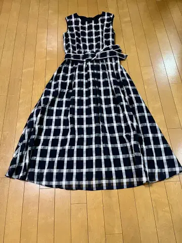 DAMA collection 체크 무늬 슬리브리스 원피스