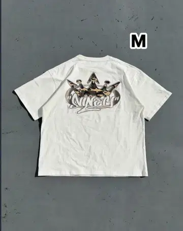 M 사이즈 화이트 티셔츠 크라운 디자인