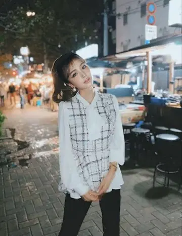 에이미 이스트 월 블라우스