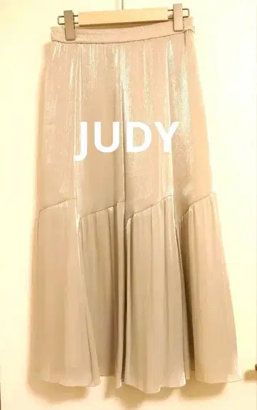 JUDY 플레어 스커트 라이트 베이지 M