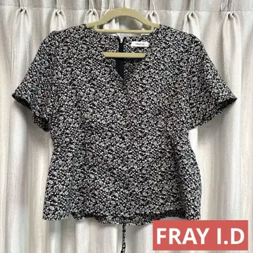 FRAY I.D 미니 꽃무늬 블라우스 블랙 사이즈 1