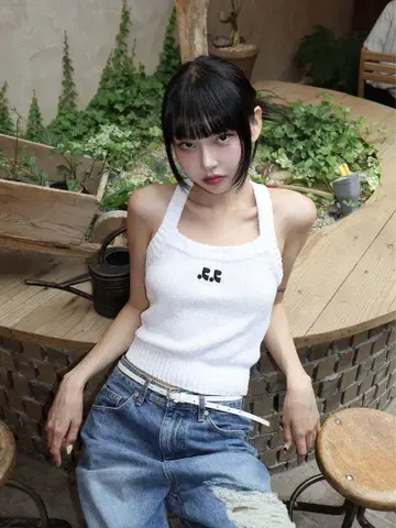 새상품 한국 Rest&Recreation 탱크탑 화이트