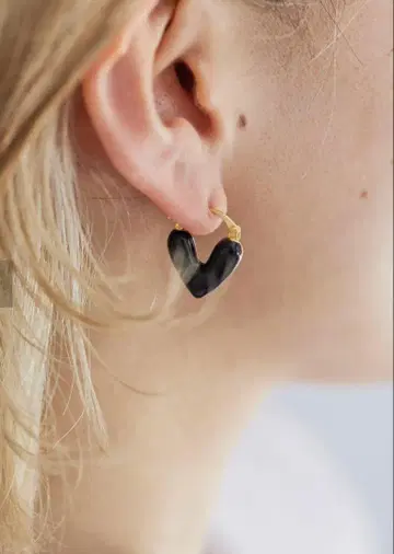 ear PAPILLONNER 이어 파피용네 글로시 하트 귀걸이