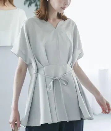 로페피크닉 하트 넥 페플럼 블라우스