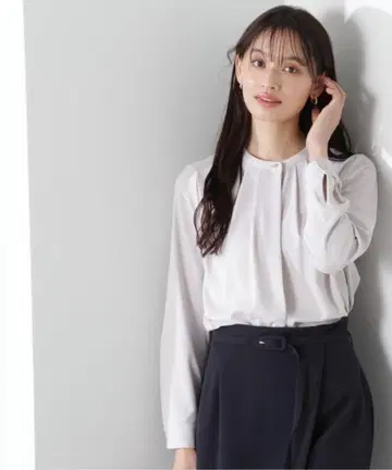 NATURAL BEAUTY BASIC 프론트 턱 블라우스