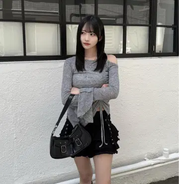 TRIFLE 시어 원숄더 개더 컷 티셔츠