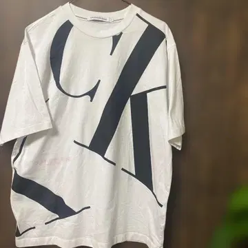 CALVIN KLEIN JEANS 티셔츠