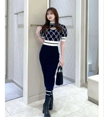로고가 들어간 니트 셋업