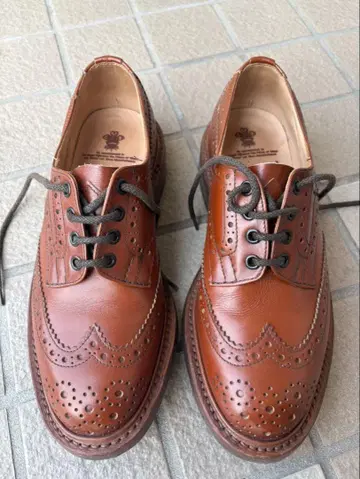 Tricker's 버튼 브라운 가죽 신발