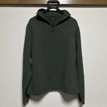 새상품급 TOMMY HILFIGER 타미힐피거 하프 지퍼 니트