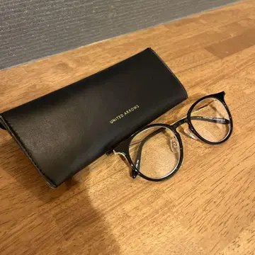 UNITED ARROWS 블랙 라운드 안경 케이스 포함