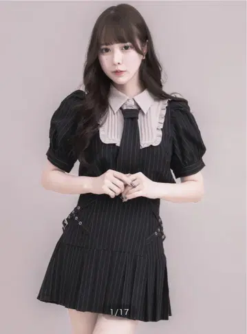 pium 넥타이가 달린 스퀘어 프릴 상의 및 스커트