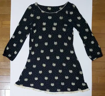 프랑슈리페 고양이 시계 라메 별 패턴 블랙 원피스