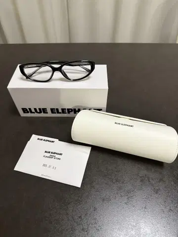 BLUE ELEPHANT 블랙 프레임