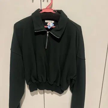 STUDIO.R330 다크 그린 하프 지퍼 크롭 맨투맨