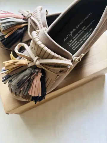 프린지 태슬 베이지 모카신