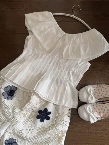 데이지 화이트 블라우스 카라 부착 새상품급 Daisy