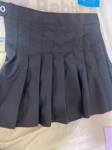 블랙 플리츠 미니 스커트