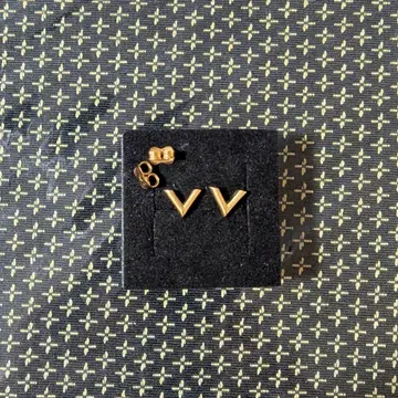 V자형 금 귀걸이 1.33g
