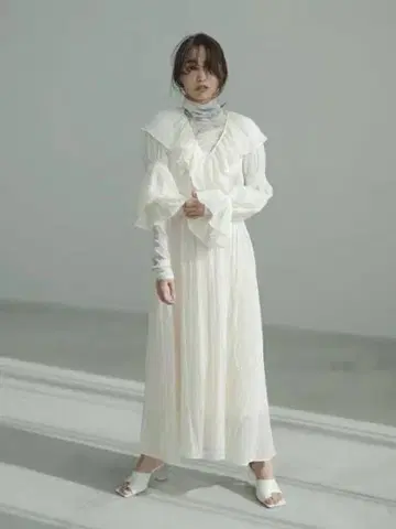 프레이 아이디 와셔 플리츠 프릴 칼라 원피스