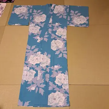 파란색 꽃무늬 면 유카타