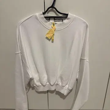 STUDIO.R330 화이트 크롭 맨투맨