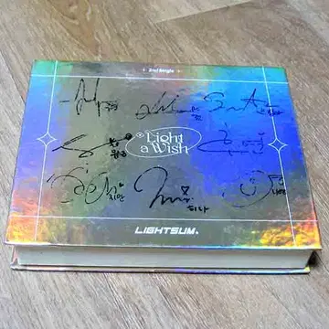 라잇썸 LIGHTSUM 친필싸인 CD - Light a Wish | 브랜드 중고거래
