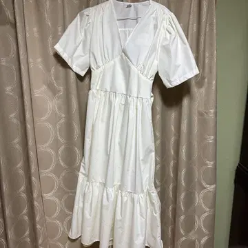 화이트 랩 드레스 숏 슬리브