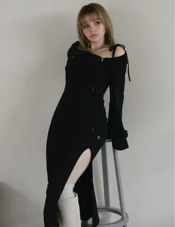카리나 슬릿 드레스 앤메리 블랙