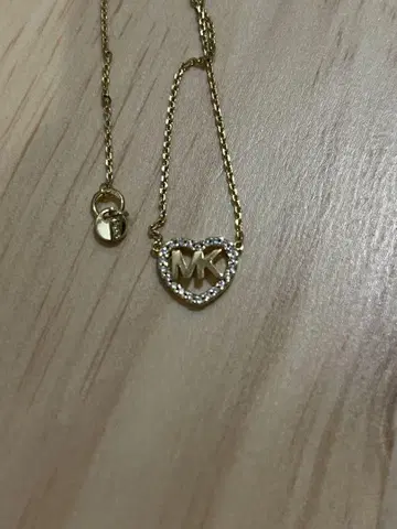 MK 하트 로고 목걸이