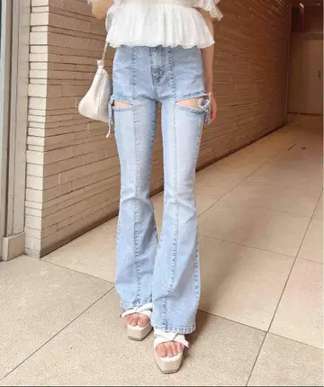 INGNI 사이드 리본 컷 아웃 플레어 데님 팬츠 당일 발송