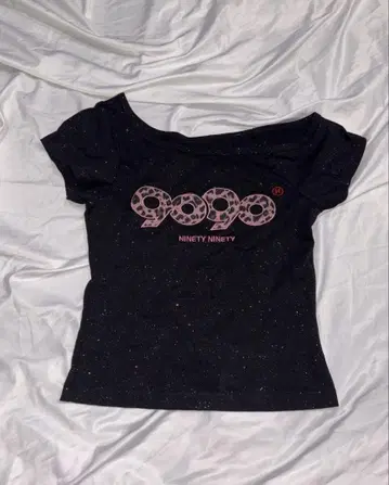 9090girl OG 로고 오프 숄더 글리터 T