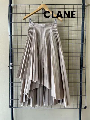SAMPLE CLANE 클라네 비대칭 플리츠 롱 스커트