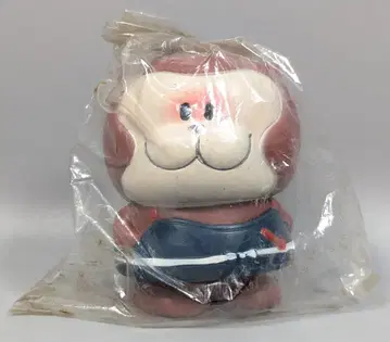교와 은행 저금통 원숭이