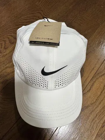 나이키 Dri-FIT ADV 클럽 언스트럭처드 스우시 캡