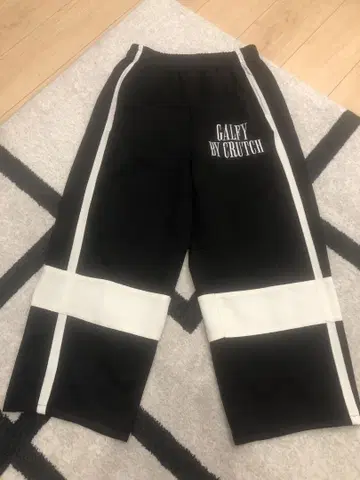 GALFY 갈피 자수 로고 와이드 이지 팬츠