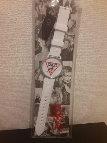GUESS 화이트 아날로그 시계