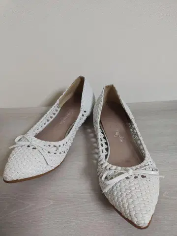 긴자 카네마츠 화이트 뜨개질 플랫 슈즈 23cm