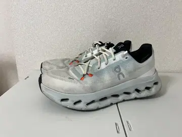 On cloud tilt 26cm 화이트