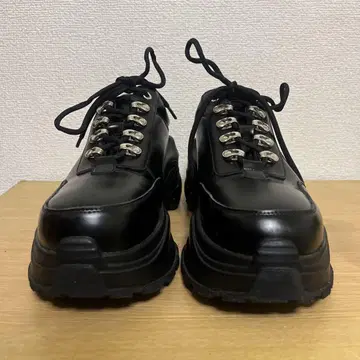 블랙 통굽 스니커즈 합성 피혁
