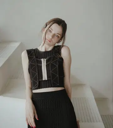지퍼가 달린 블랙 뷔스티에  색상 블랙