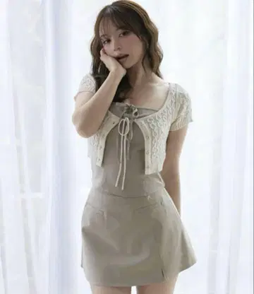 앤드메리 퀸이 베이지색으로 꾸몄습니다.