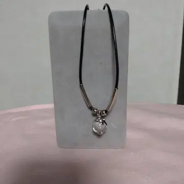 심플 블랙 가죽 목걸이